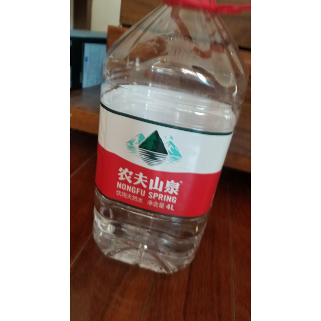 ></p></a> 农夫山泉天然水4l*6整箱 家庭用水商品评价 > 物流方便,第二天就到.