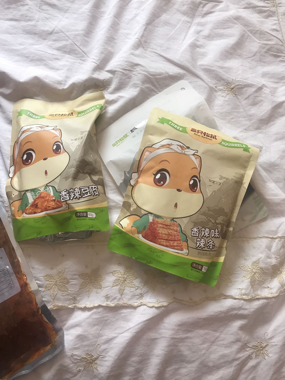 三只松鼠threesquirrels 零食 辣条组合 800g(休闲零食)盒装 含糖其他