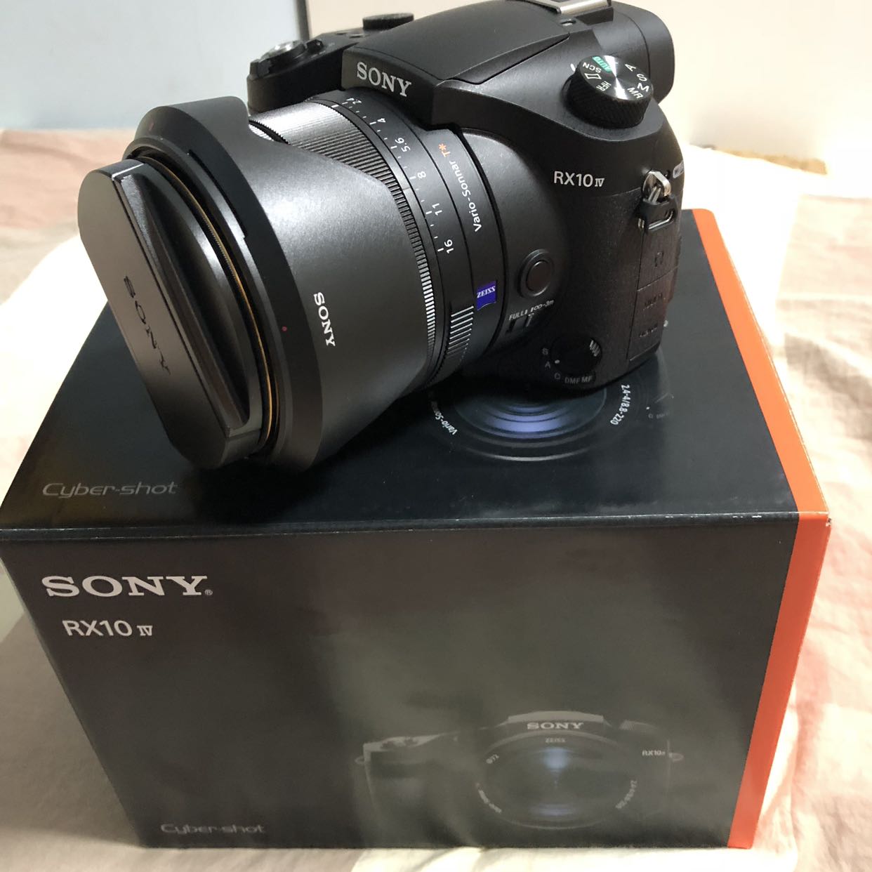 索尼(sony)dsc-rx10m4cn1黑卡数码相机 3英寸屏(超长焦黑卡,约2010万