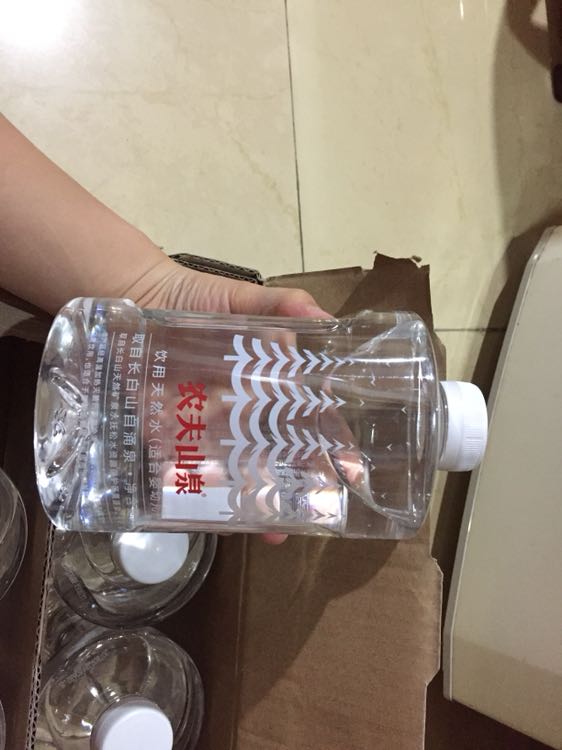 农夫山泉饮用天然水 婴儿水 母婴水 1l*8瓶整箱晒单图
