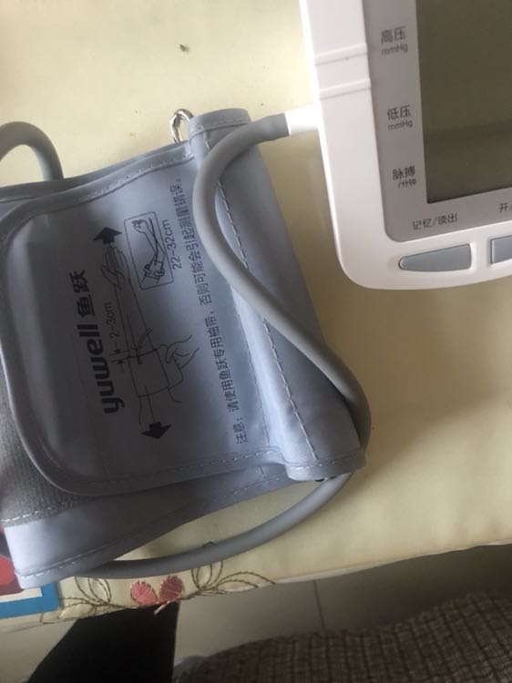 鱼跃(yuwell)电子血压计 ye660d语音血压仪 家用上臂式高精准全自动