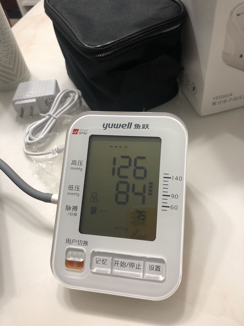 鱼跃(yuwell)电子血压计 ye680a双人测血压仪 家用上臂式高精准全自动