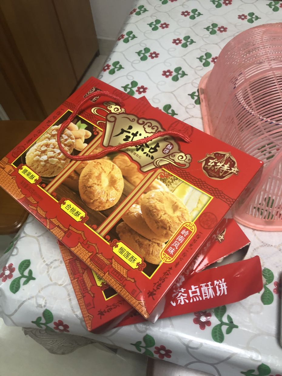 装广东澳门香港特产手信年货送礼礼盒装传统糕点零食大礼包箱晒单图