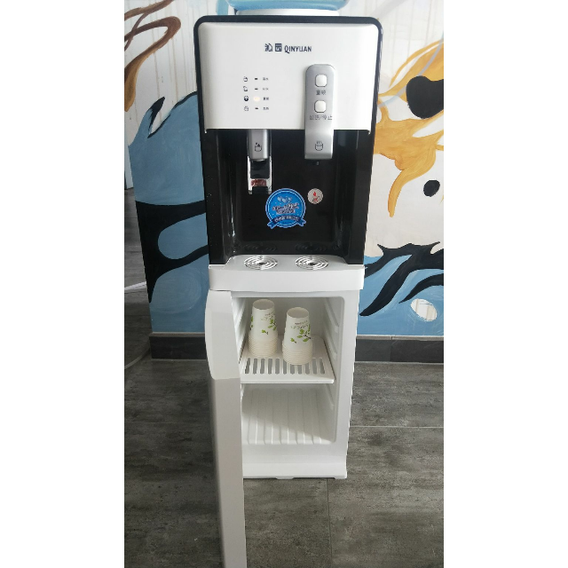沁园qinyuan立式柜式家用饮水机速热式yl9582w温热型饮水机