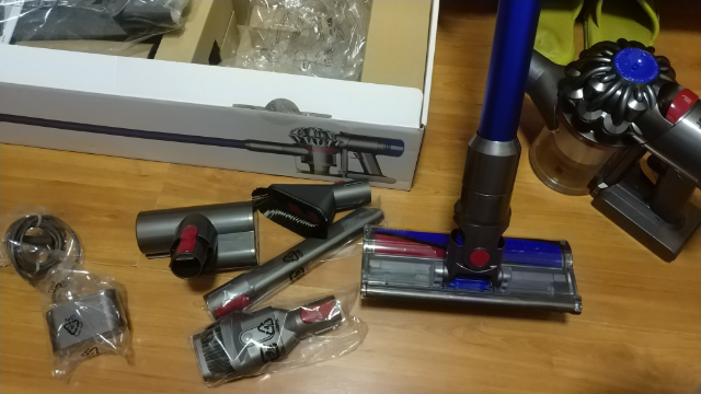 戴森(dyson)吸尘器 v7fluffy 30分钟续航 家用除螨 整机过滤 软绒滚筒