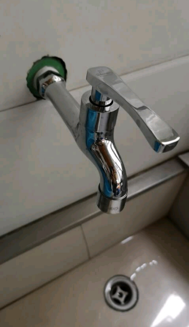 冷热水龙头