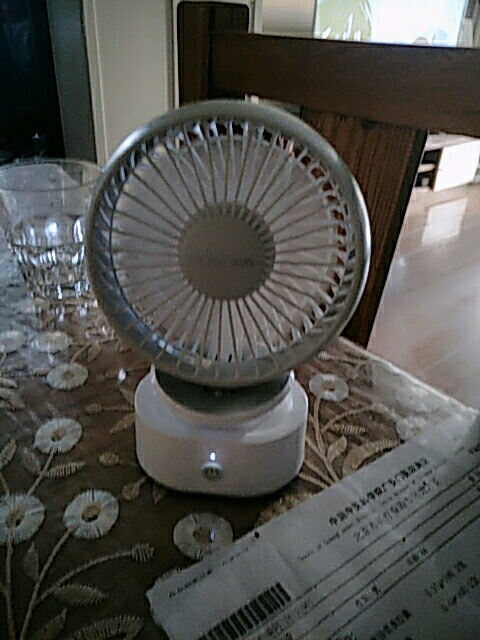 小熊(bear)电风扇 dfs-a04f1 白色 迷你便携式办公室台式小风扇学生小