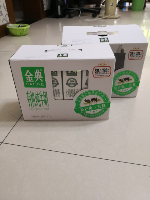 伊利牛奶箱