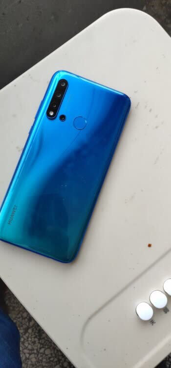 4英寸 8gb 128gb 苏音蓝海思麒麟710 八核游戏安卓通话手机电话拍照