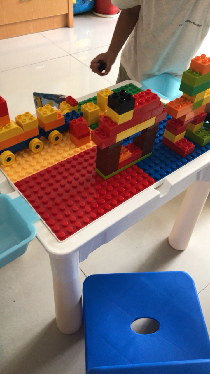 积木儿童玩具拼装玩具男孩1-3岁2幼儿园学习游戏桌子3-6岁女孩早教