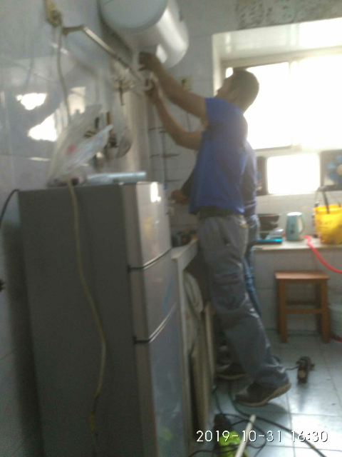 海尔 即热式电热水器