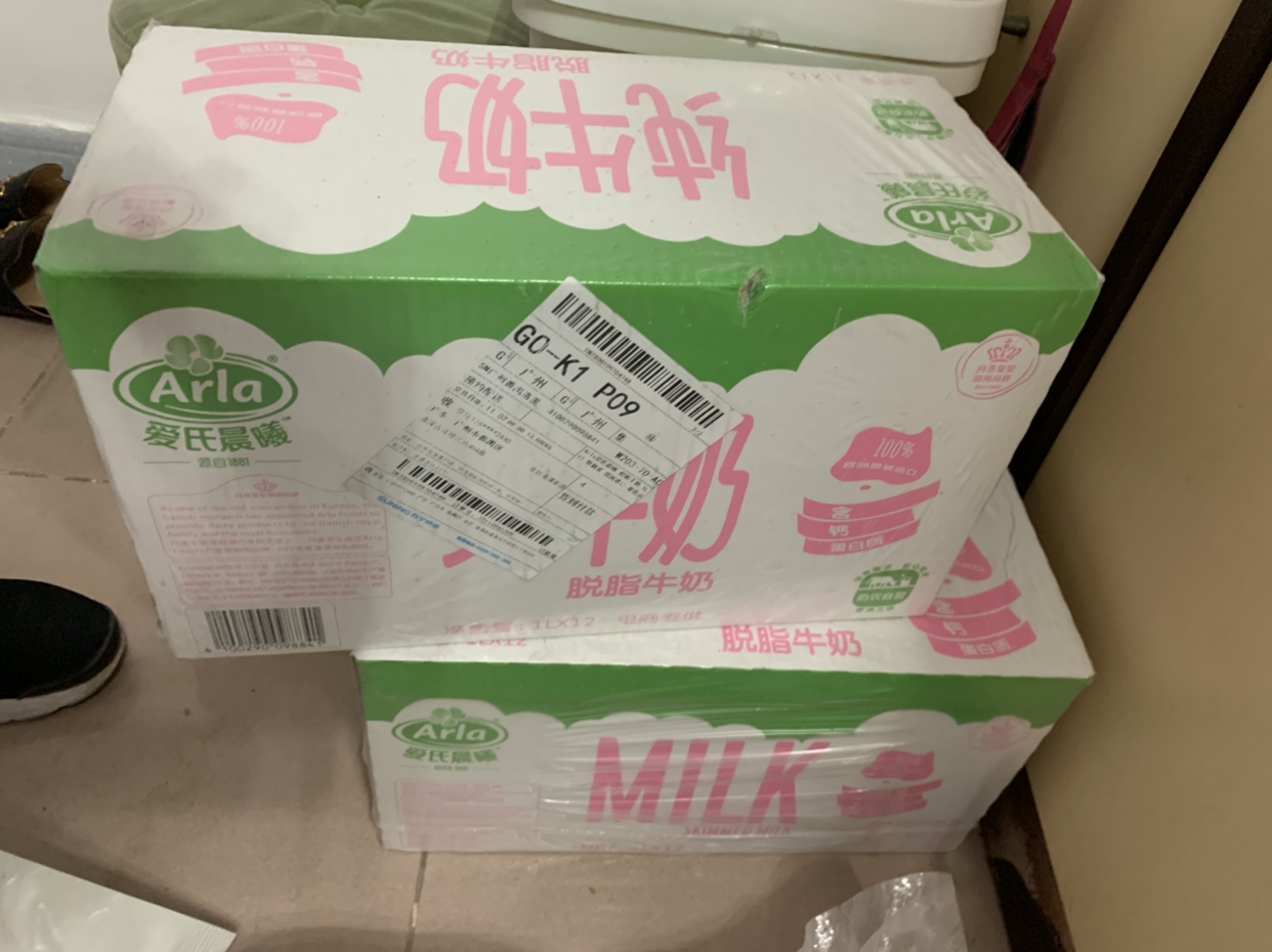 arla爱氏晨曦 脱脂纯牛奶1l*12盒整箱 德国进口晒单图