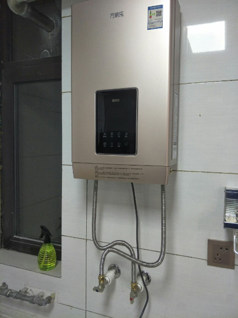 厨房模式燃气热水器
