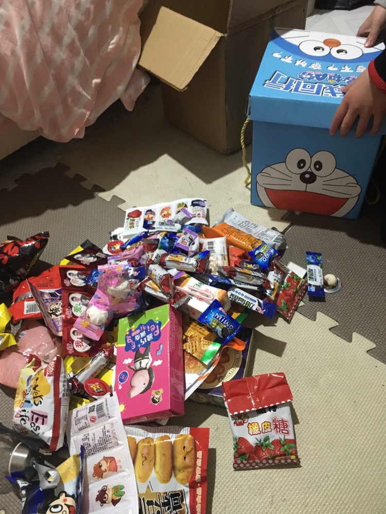 儿童节零食大礼包组合送小孩子吃的超大生日礼物爱尚原味咪咪虾条蟹味
