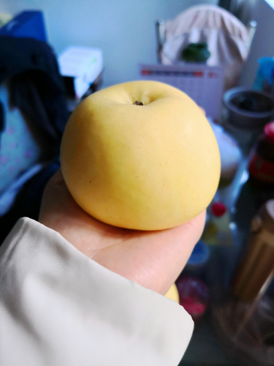 孩子等不及拿去洗干净吃了,说脆,甜度适中,没有糖心苹果甜 2020-02-25