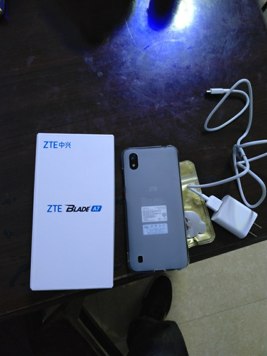 原封【 送耳机 壳膜 指环】中兴(zte)blade a7 极夜黑 2gb 32gb 水滴