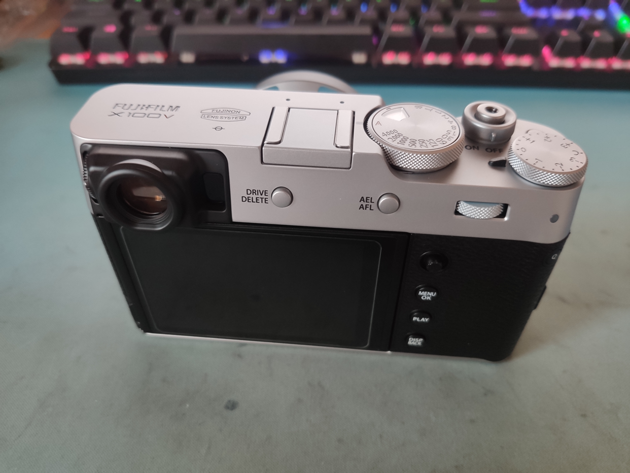 富士(fujifilm) 数码相机 x100v 银色 (比微单相机更便携,扫街神器!