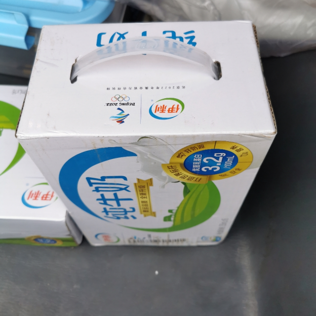 > 伊利 纯牛奶 礼盒装 250ml*16盒(新老包装随机发货)常温营养早餐奶