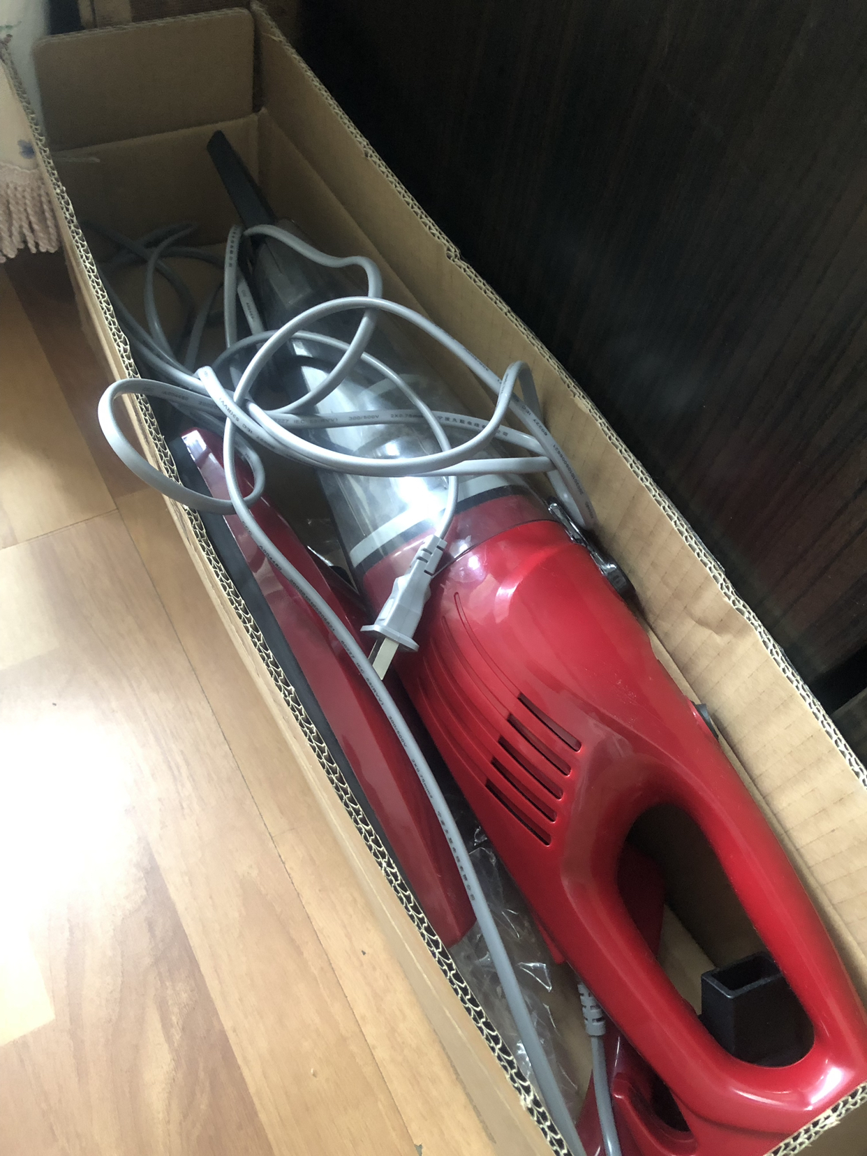 海尔家用小型吸尘器