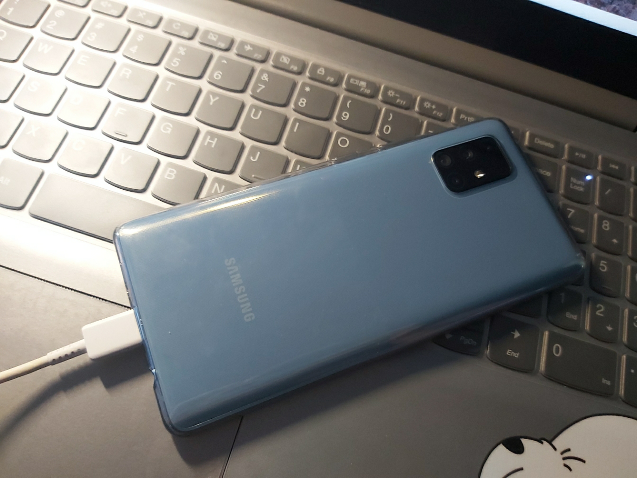 三星galaxy a71 5g版(sm-a7160)8gb 128gb 切割蓝 全面屏6400万后置四