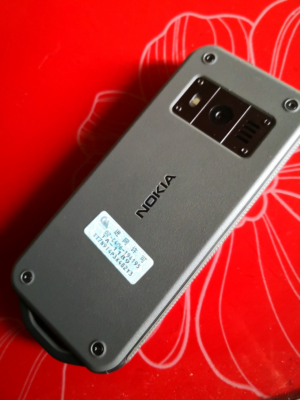 诺基亚(nokia)诺基亚800 黑色 移动联通电信 全网通4g三防手机 双卡双