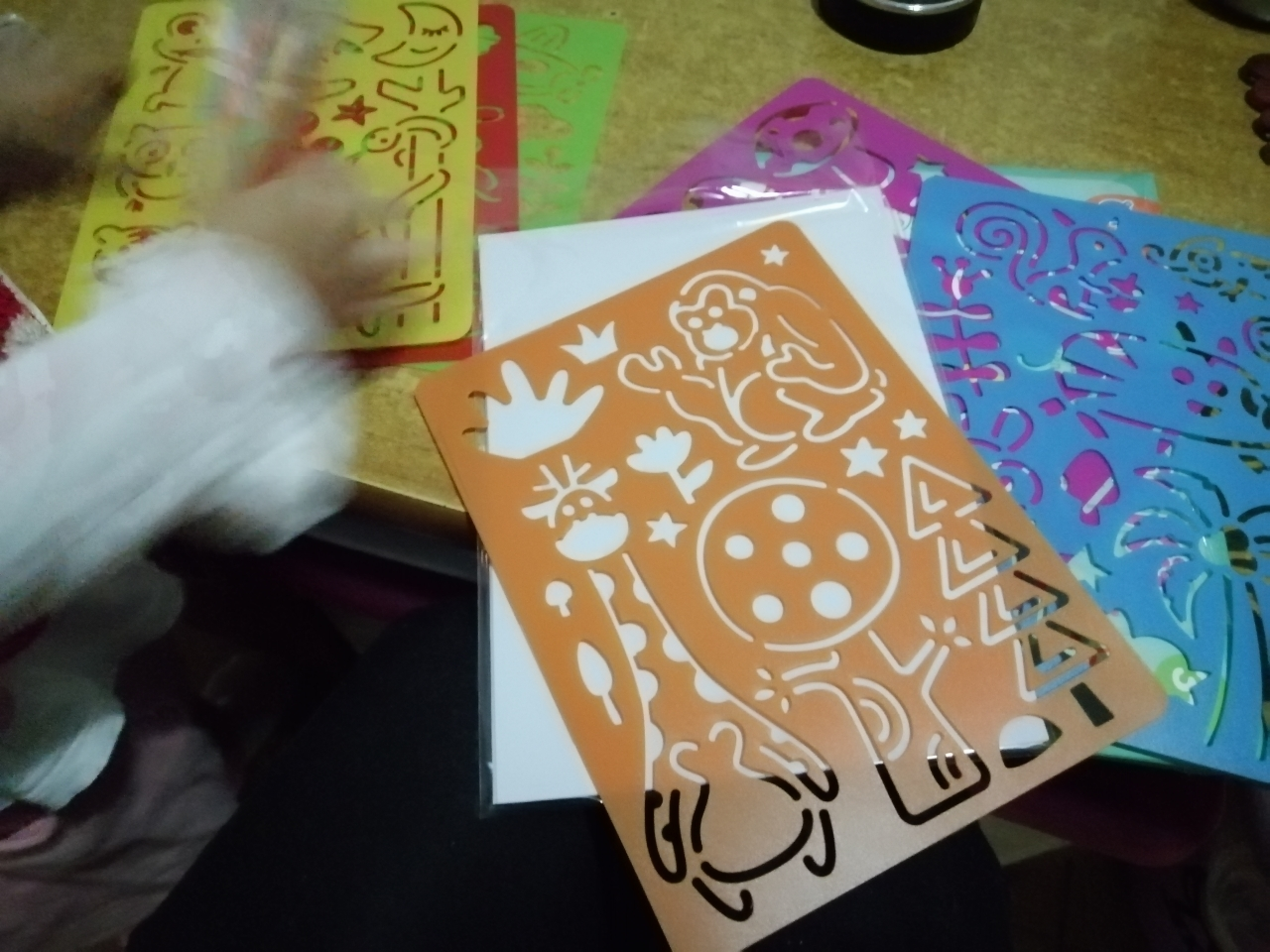 gfun模板涂色画工具套装5色水彩笔画画模板 儿童镂空绘画模板图案 3岁