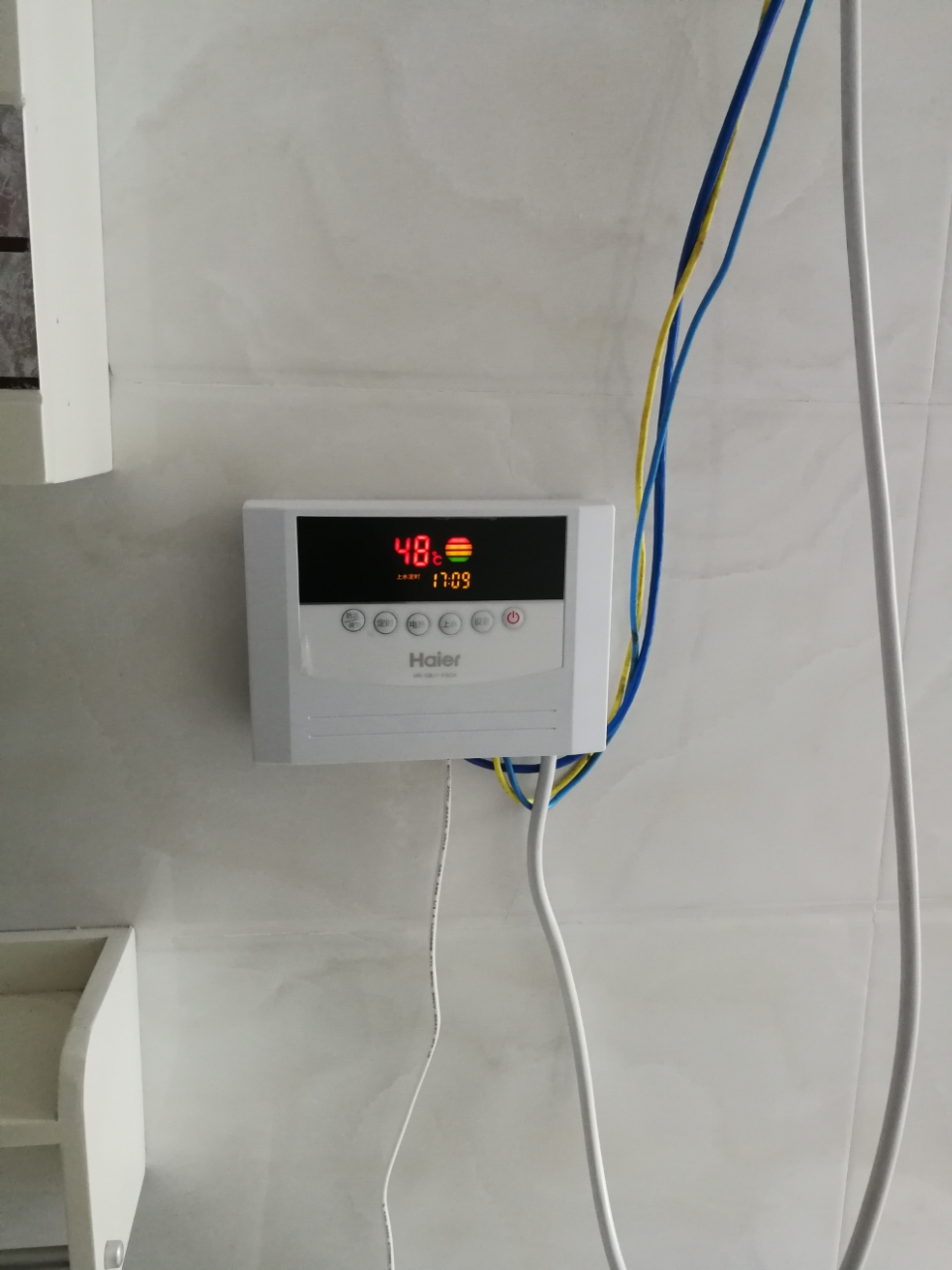 海尔(haier)太阳能热水器家用 电热水器 光电两用 自动上水 水箱防冻