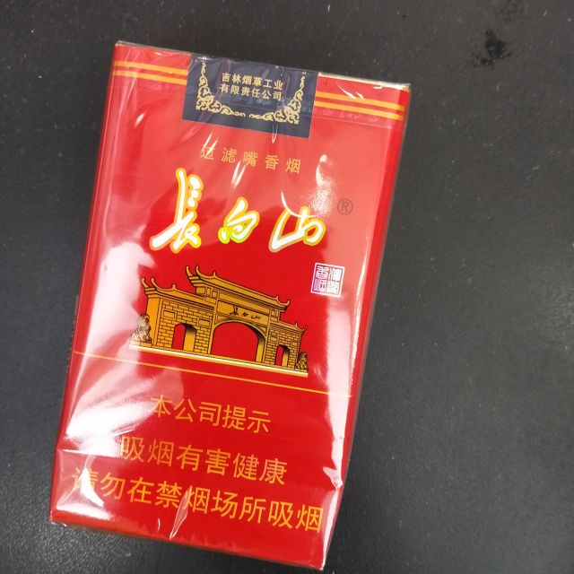 长白山(软红)商品评价 老爸喜欢的烟,不错正.