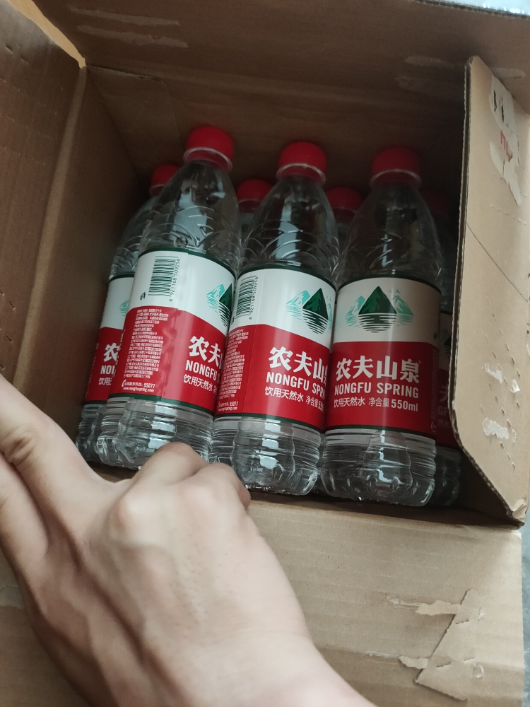 农夫山泉天然水550ml*24 箱装 饮用水晒单图