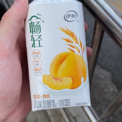 伊利低温畅轻风味发酵乳黄桃燕麦250g