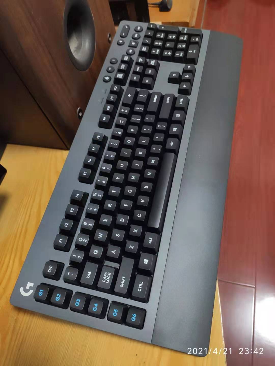 第三步打开电脑蓝牙,添加蓝牙设备,搜索发现k380键盘,显示配对码,键盘