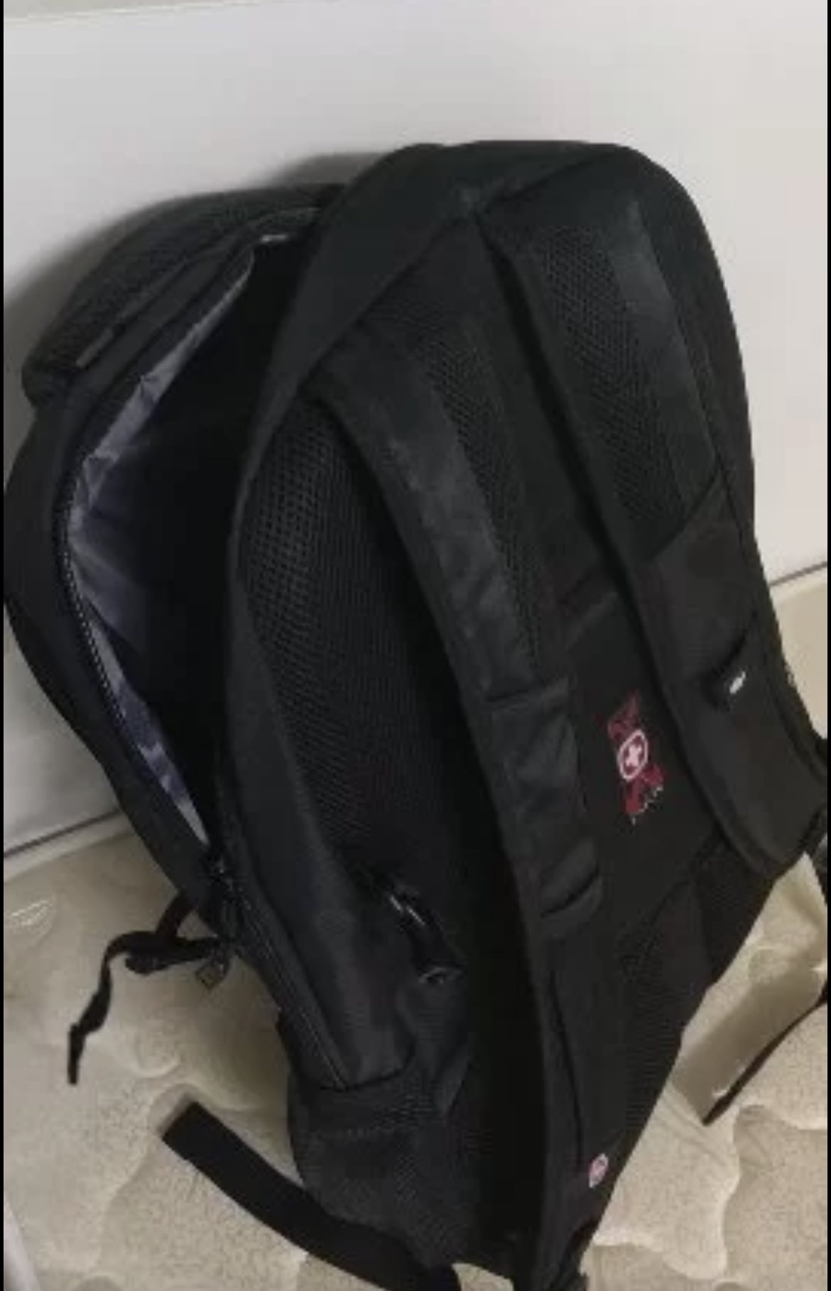 瑞士军士刀17.3英寸男士双肩包男女户外休闲新潮背包旅行包大容量USB 笔记本电脑包晒单图