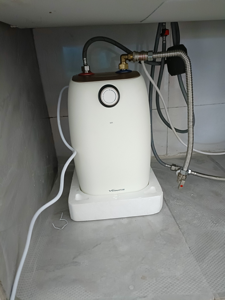 万和小厨宝即热式热水器5升 1500W一级能效储水即热 E05-M2WM10-15晒单图