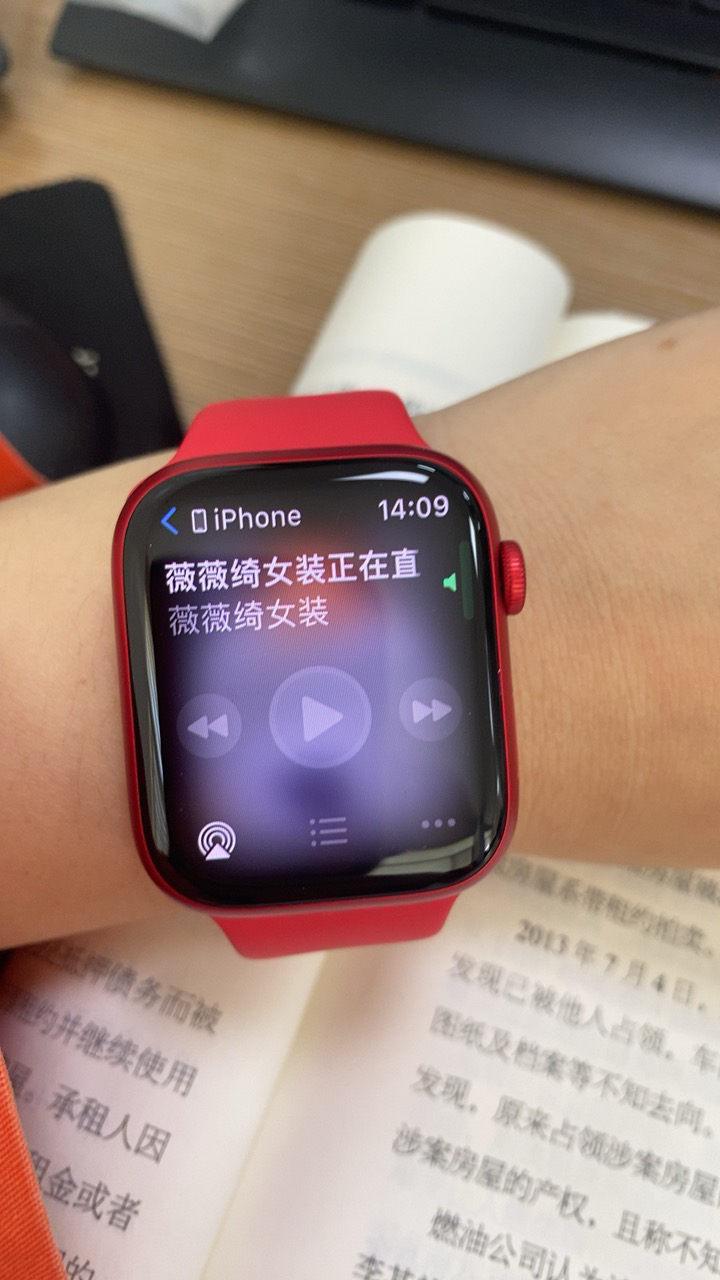 Apple Watch Series 8 智能手表 (GPS+蜂窝版) 45mm 红色铝金属表壳 运动型表带晒单图