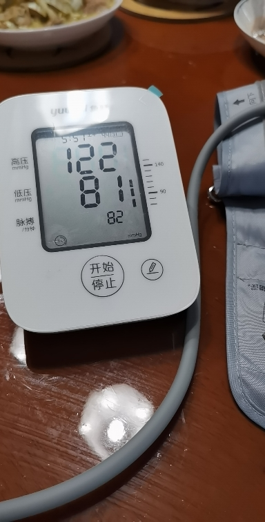鱼跃电子血压计充电YE660AR臂式高精准语音血压测量仪家用高血压测压仪晒单图