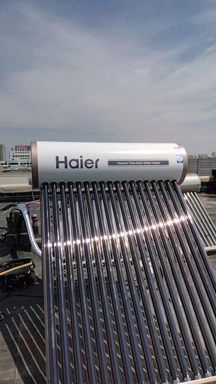 [热卖款]Haier/海尔太阳能热水器家用一体式光电两用全自动上水一级能效手机智控18管130升 QBJ1-130-L6晒单图