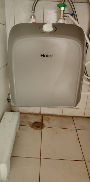 海尔(Haier)电热水器ES10U小厨宝速热式电热水器10升家用上出水 厨房热水器 2000W速热储水式厨宝 全国联保晒单图