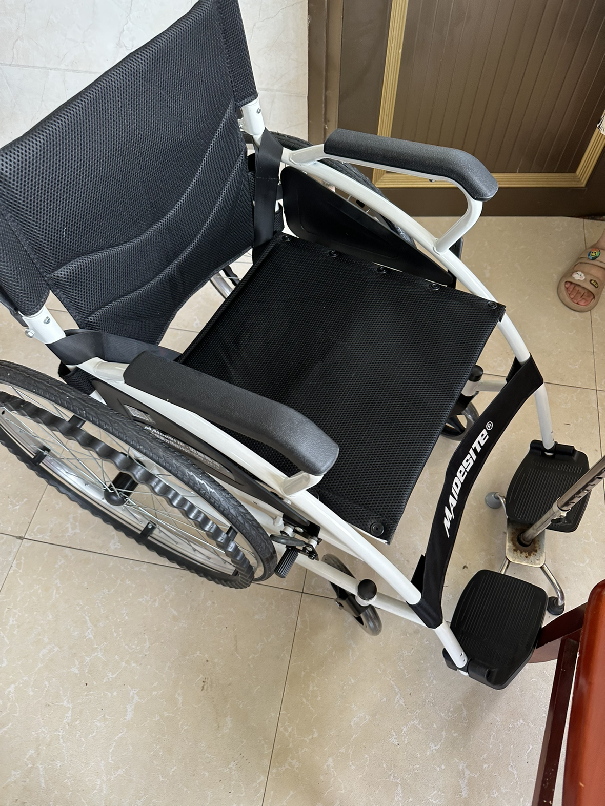 迈德斯特 轮椅老人折叠代步车轻便残疾人轮椅小巧旅行车老人推车[快速折叠+碳钢车架+实心大轮 117B]晒单图
