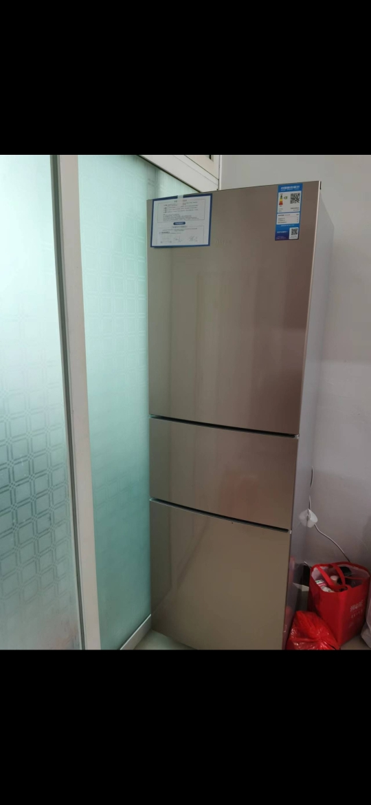 美的(Midea)213升三门冰箱三温室直冷小冰箱分类存储保鲜节能安静家用冰箱低温补偿自动调温度BCD-213TM(E)晒单图