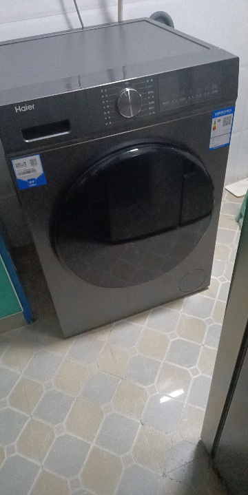 海尔(Haier)滚筒家用洗衣机全自动10公斤变频一级能效智能投放除菌除螨超薄平嵌晒单图