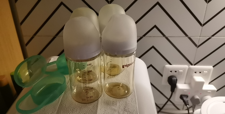 [新老包装随机发]贝亲(Pigeon)奶瓶 自然实感第3代奶瓶 PPSU奶瓶 宽口径 240ml 3个月以上晒单图