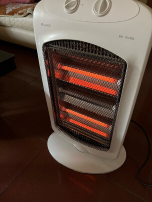格力(GREE)小太阳取暖器 NSD-12-WG 家用办公室远红外电暖器速热防烫摇头 暗光电暖气取暖炉晒单图