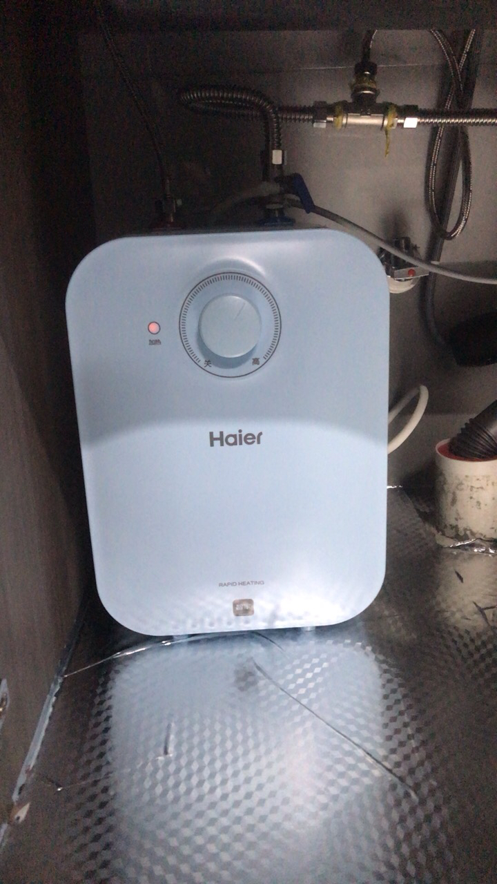 海尔(Haier)电热水器6.6升家用上出水小厨宝EC6.6FP 2200W速热 安全防电墙 一级能效 便捷旋钮调温晒单图