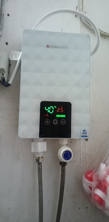 志高(CHIGO)即热式电热水器快热式热水器免储水小厨宝小型家用淋浴器速热恒温型热水器 6.5KW白色晒单图