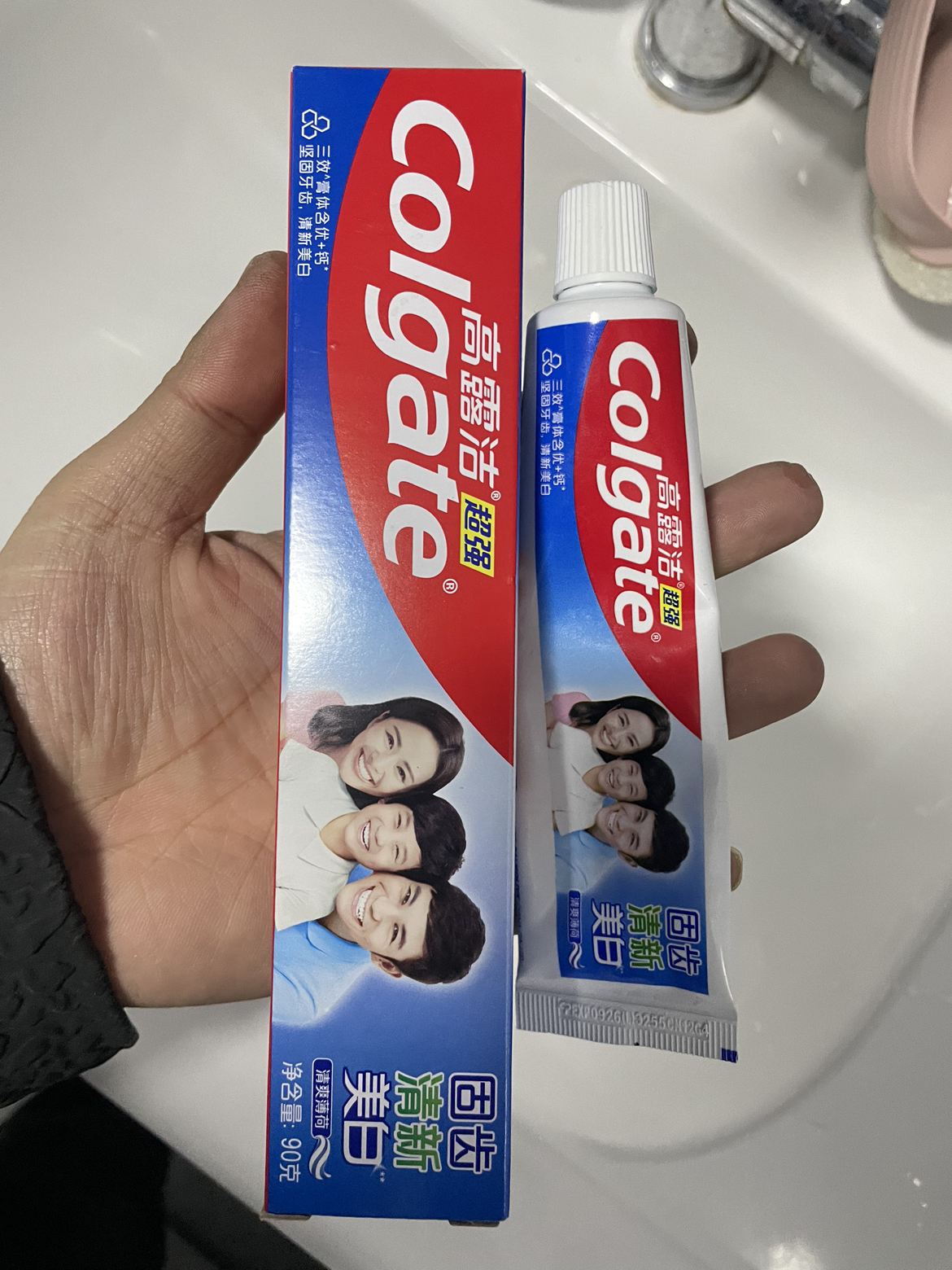 高露洁(Colgate)牙膏含氟防蛀清新口气口腔护理成人清爽薄荷牙膏 超强90g晒单图