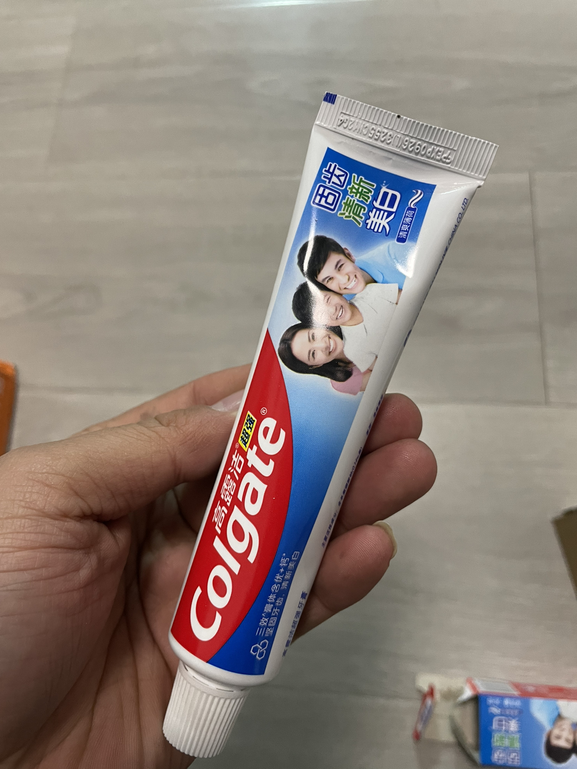 高露洁(Colgate)牙膏含氟防蛀清新口气口腔护理成人清爽薄荷牙膏 超强90g晒单图