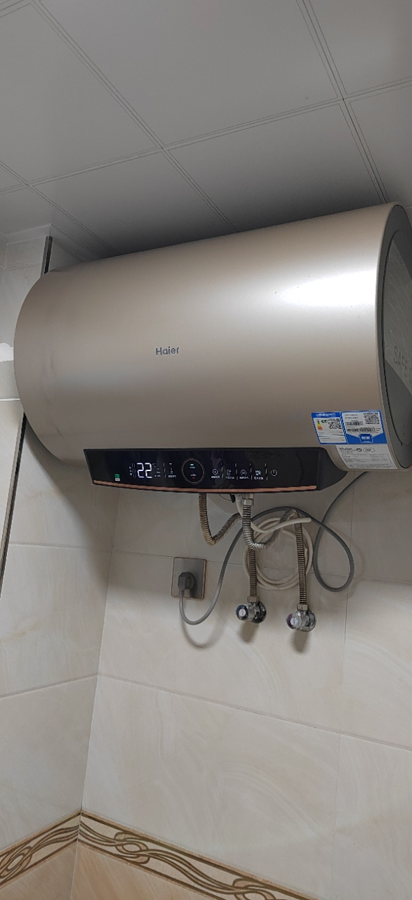 海尔(Haier)家用电热水器60升3300W变频速热一级能效储水式洗浴洗澡炫彩金700mm短款+超大水量D3K晒单图