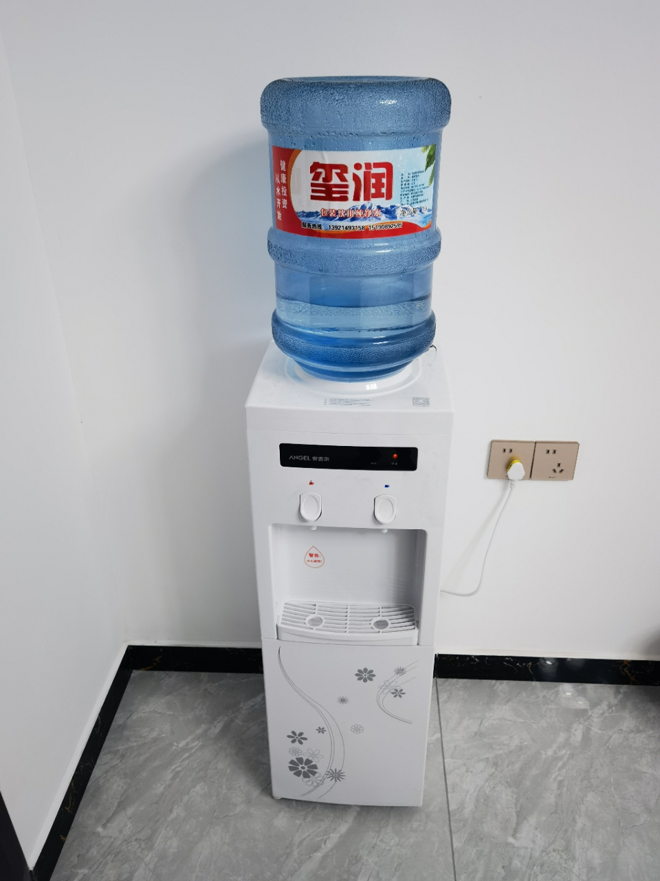 [苏宁自营]安吉尔(Angel)立式家用办公饮水机 Y1351LK-C 温热型 快速加热单门晒单图