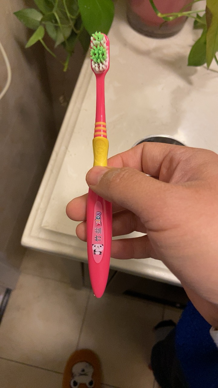LG竹盐儿童牙刷 6-12岁换牙期儿童牙刷1支 可爱卡通形象 两种颜色随机发货晒单图