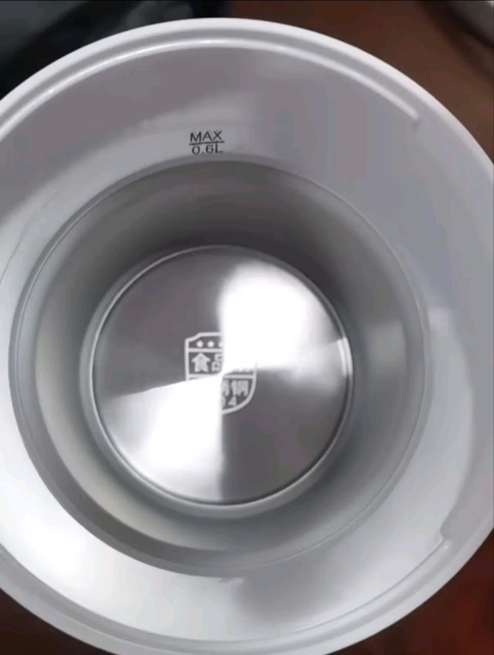 苏泊尔(SUPOR)电热水壶便携式烧水壶食品级硅胶折叠电水壶 双电压 出差旅行开水壶 0.6L SW-06J007晒单图